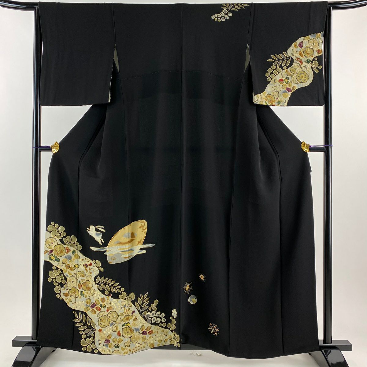 付下げ 身丈157.5cm 裄丈65cm M 袷 うさぎ 草花 縮緬 黒 正絹 美品 名品｜中古・古着・リサイクル着物通販｜バイセル オンライン