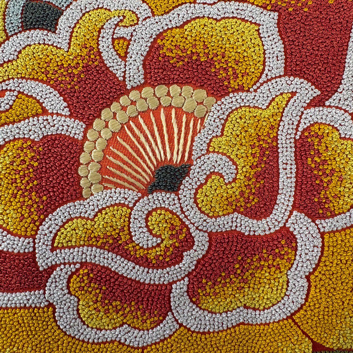 袋帯 秀品 花唐草 相良刺繍 金通し オレンジ お太鼓柄 正絹｜中古