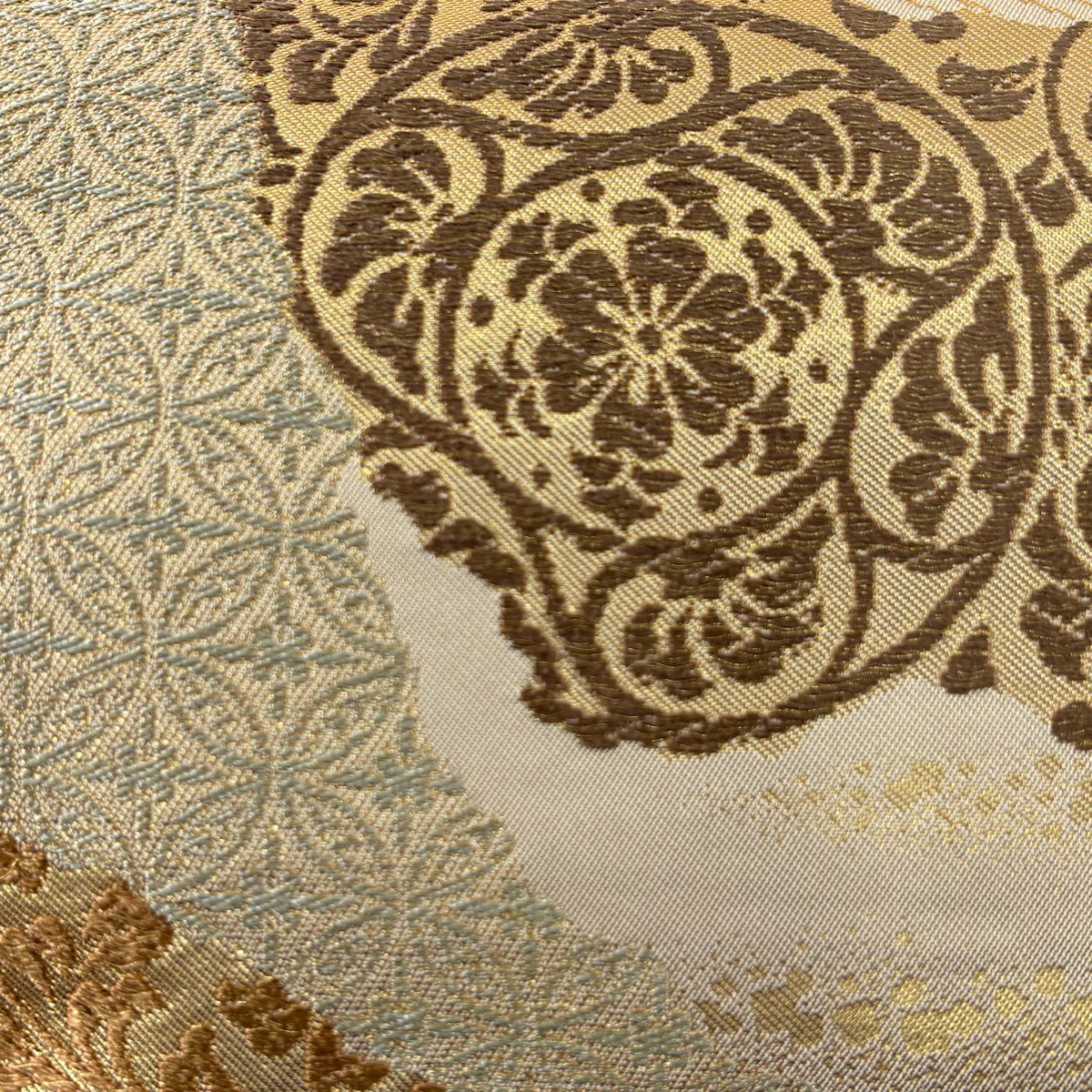 美品】 袋帯 秀品 川島織物 落款あり 花唐草 華文 箔 金糸 薄茶色 六通