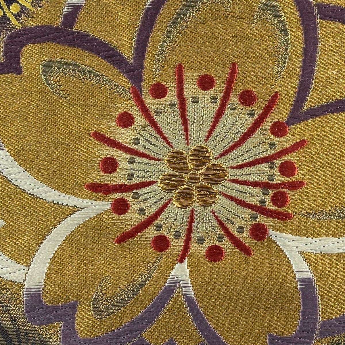 美品】 袋帯 秀品 振袖向き 桜 桜の花びら 金銀糸 刺繍 金色 六通 正絹