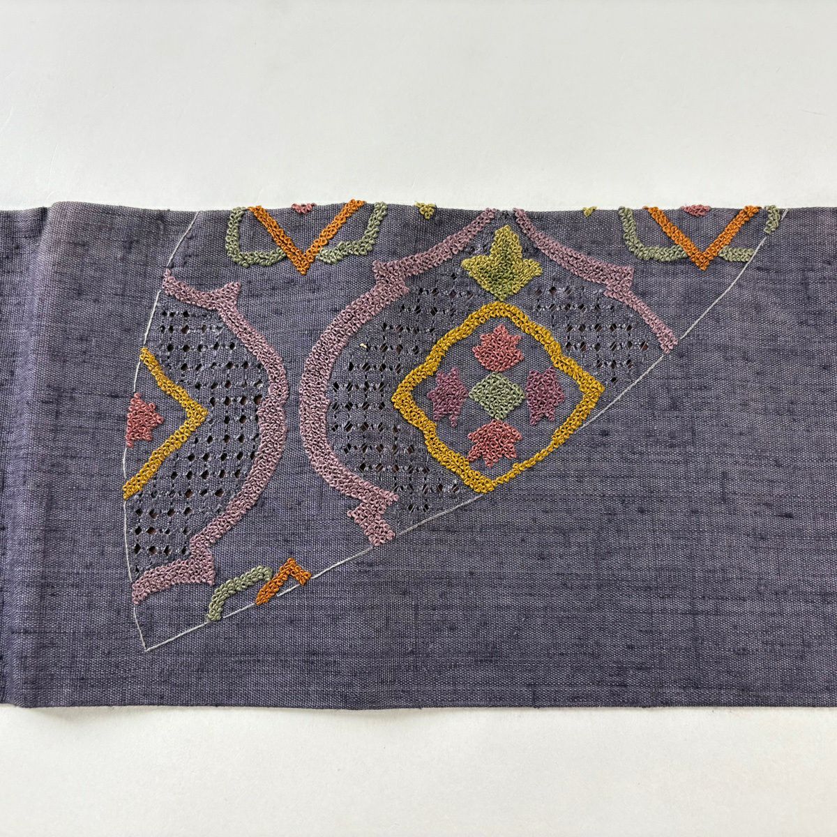 名古屋帯 秀品 紬地 草花 刺繍 紫 正絹｜中古・古着・リサイクル着物