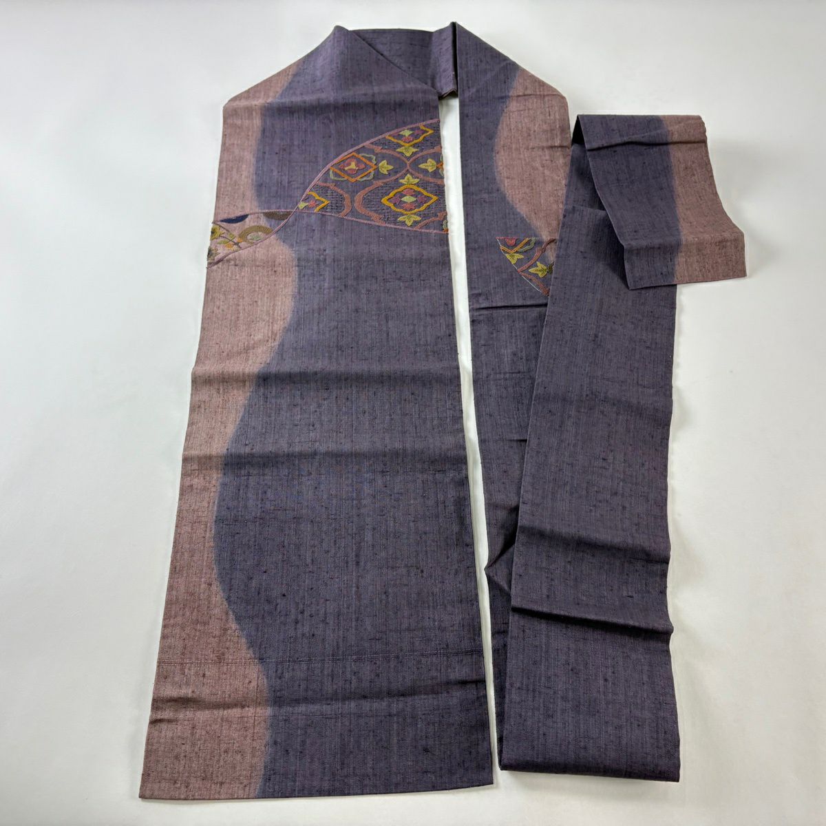名古屋帯 秀品 紬地 草花 刺繍 紫 正絹｜中古・古着・リサイクル着物