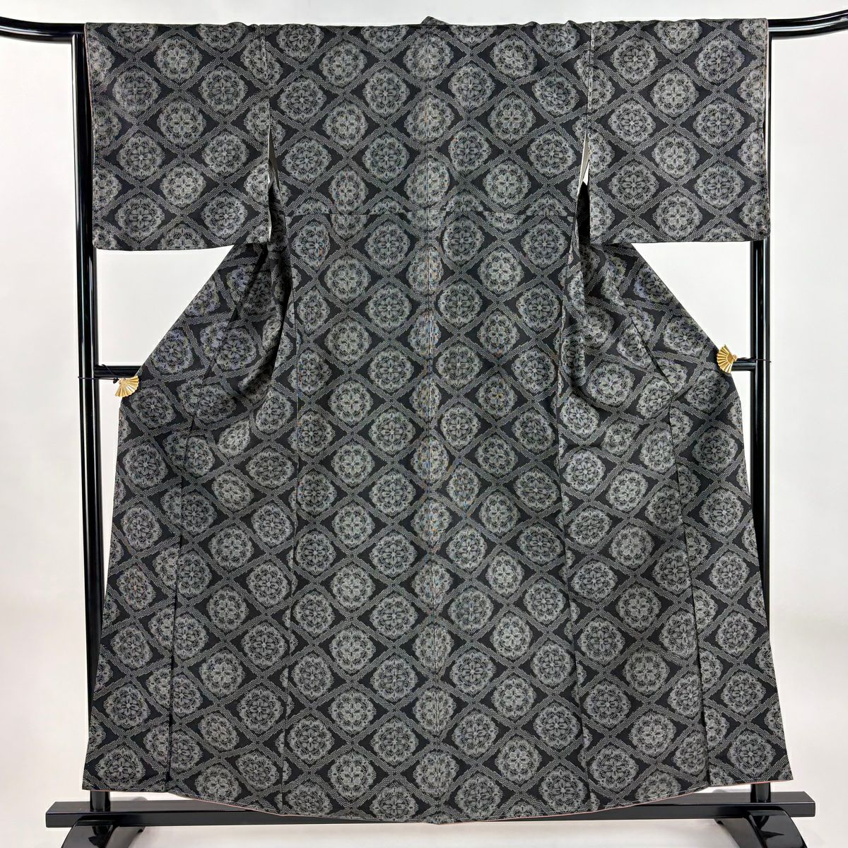 紬 身丈154cm 裄丈63.5cm S 袷 シルエット 墨色 正絹 秀品｜中古・古着