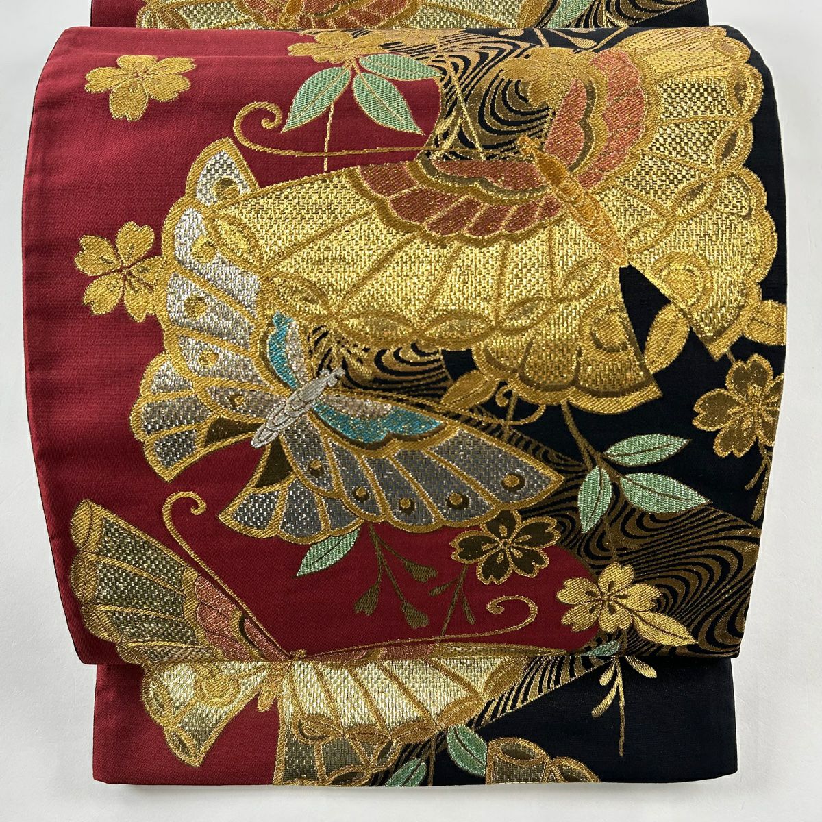 袋帯 美品 秀品 振袖向き 桜 箔 金銀糸 黒 六通 正絹｜中古