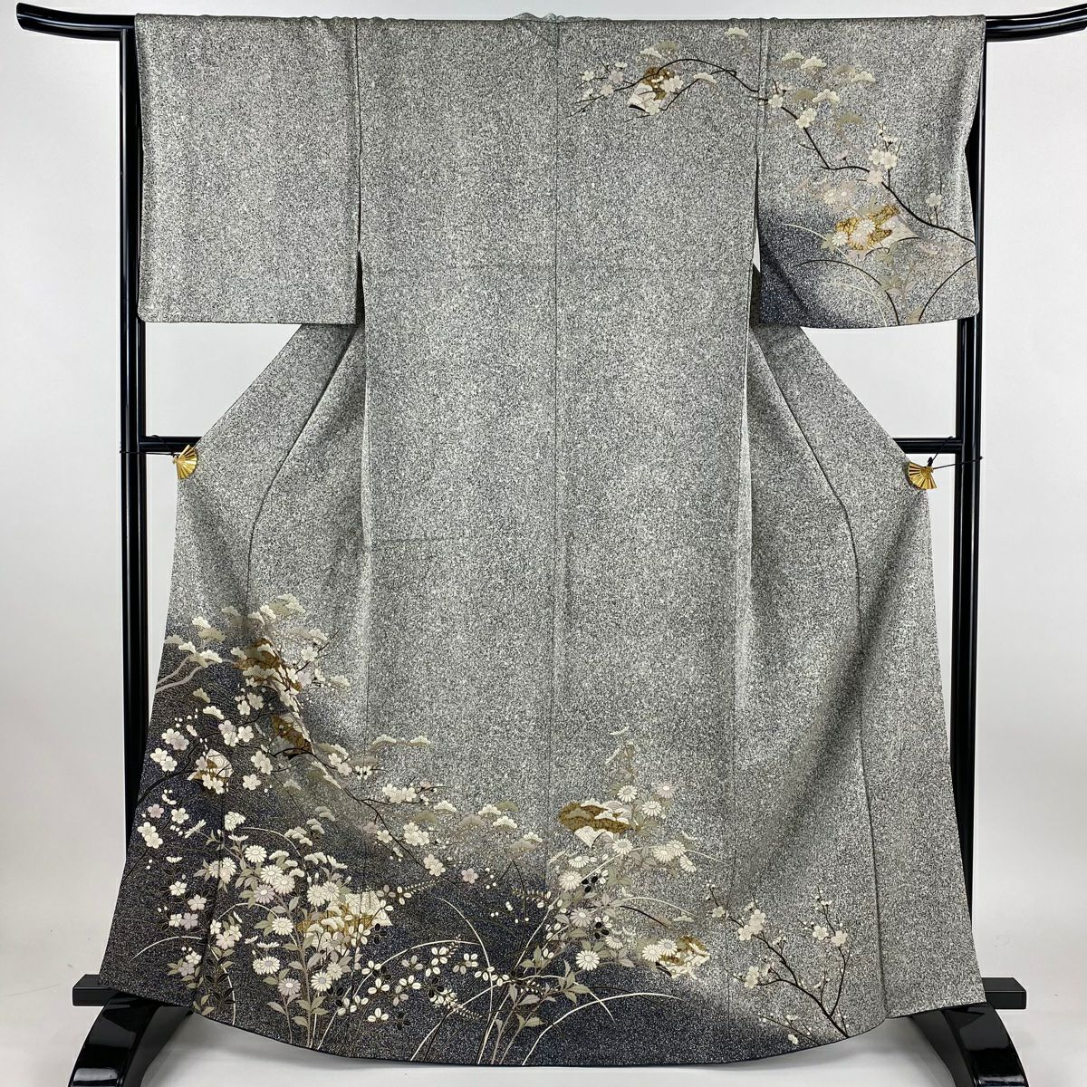 美品 訪問着 黒 枝花 金彩加工 身丈158cm 裄丈68cm お洒落 美品 訪問着 黒 枝花 金彩加工 身丈158cm 裄丈68cm お洒落