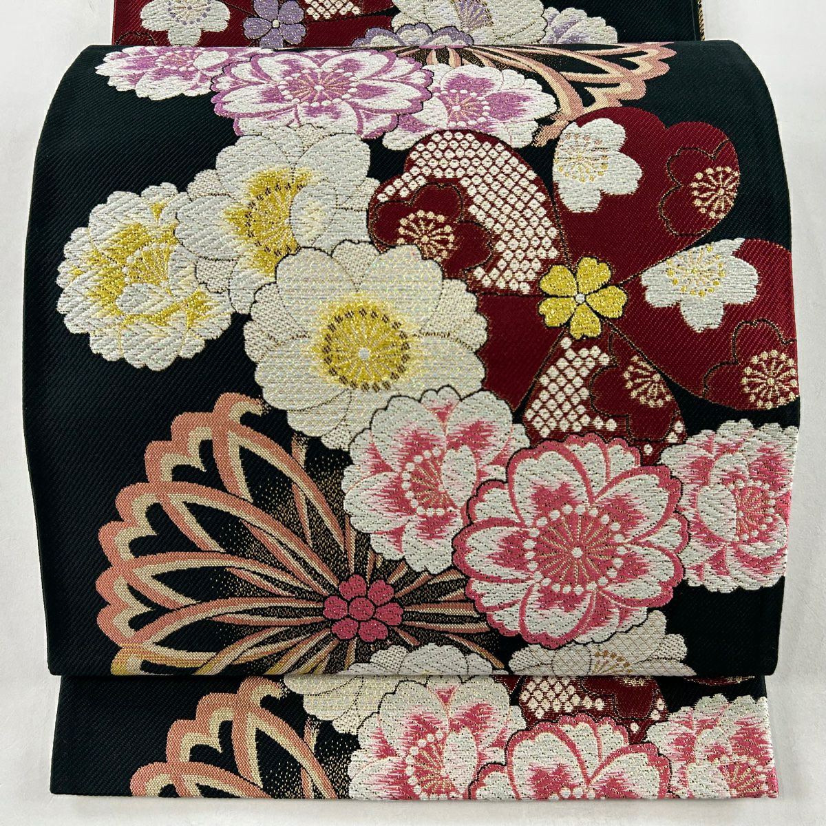 袋帯 秀品 振袖向き 桜 牡丹 箔 金糸 黒 六通 正絹｜中古・古着