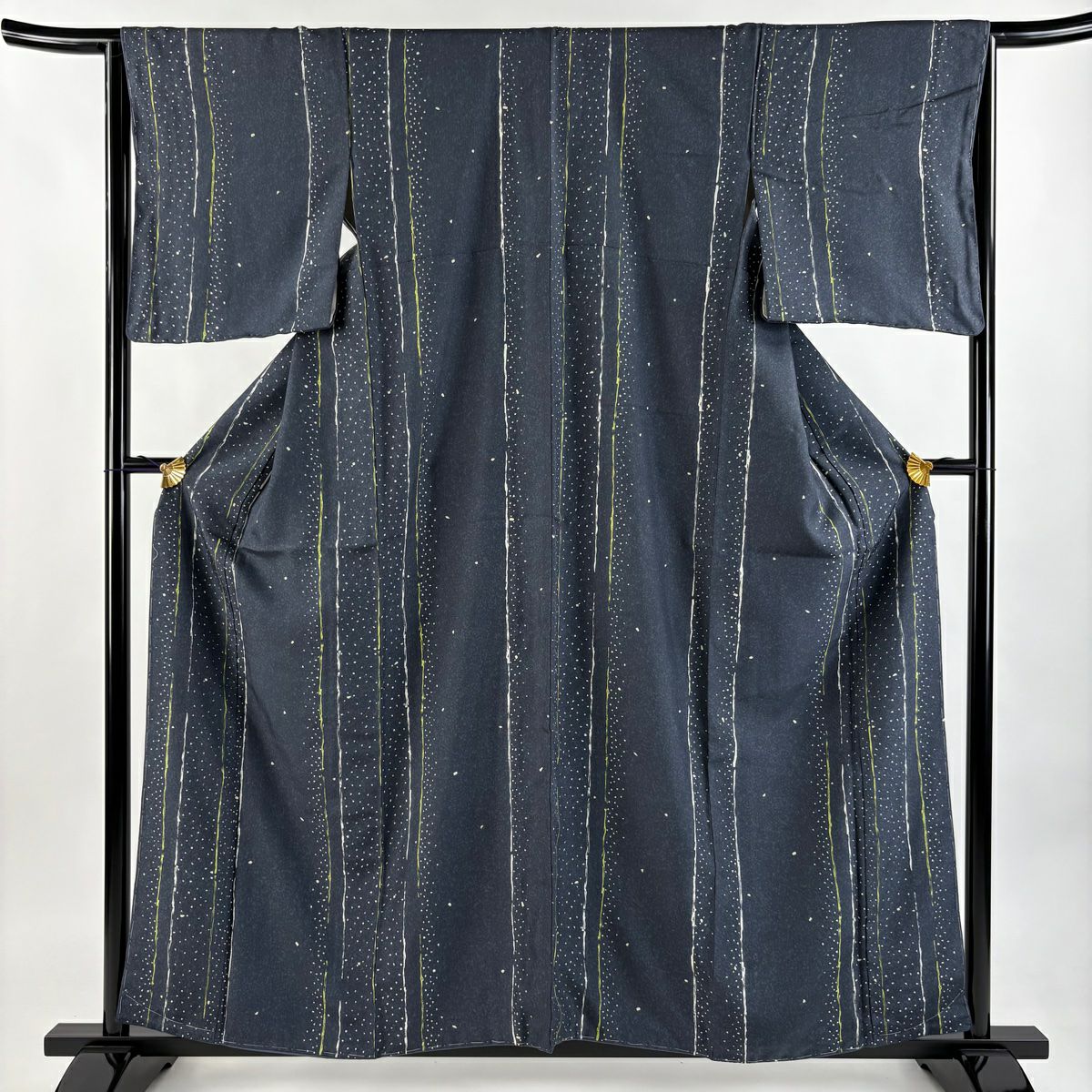 ★専用★美品 小紋 墨流し 鉄紺色 身丈170.0cm 裄丈69.0cm 袷 小紋 身丈159.5cm 裄丈63cm S 袷 紬地 縞 幾何学 灰色 正絹 秀品｜中古