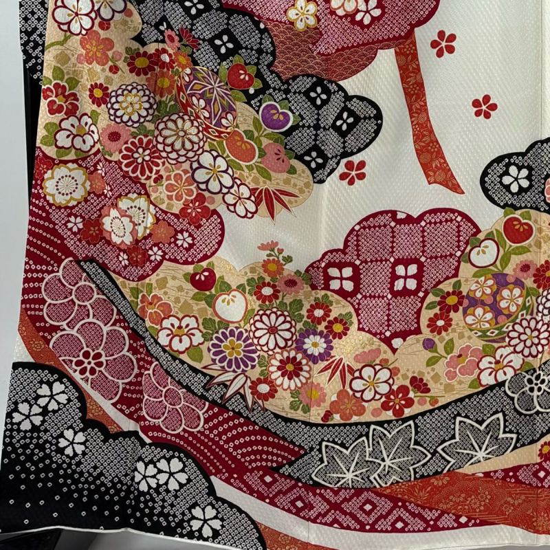 ③③④振袖　絞り　毬　金箔　着物　正絹　美品 振袖 赤系 花模様 部分絞り 金通し 正絹