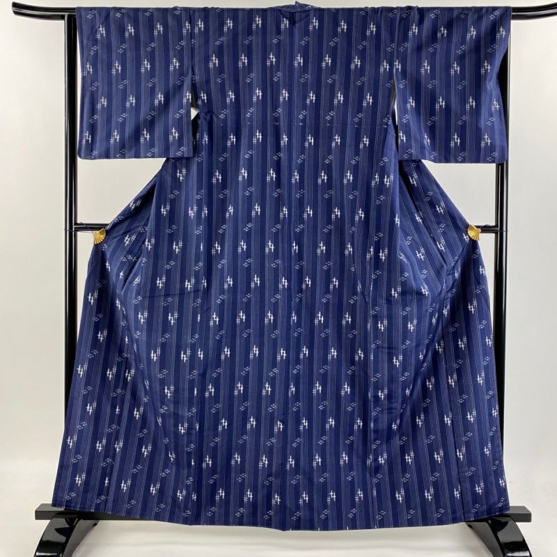 美品 琉球紬 紬 単衣 濃紺 身丈160cm 裄丈65cm 正絹 お洒落 美品 琉球紬 紬 単衣 濃紺 身丈160cm 裄丈65cm 正絹 お洒落