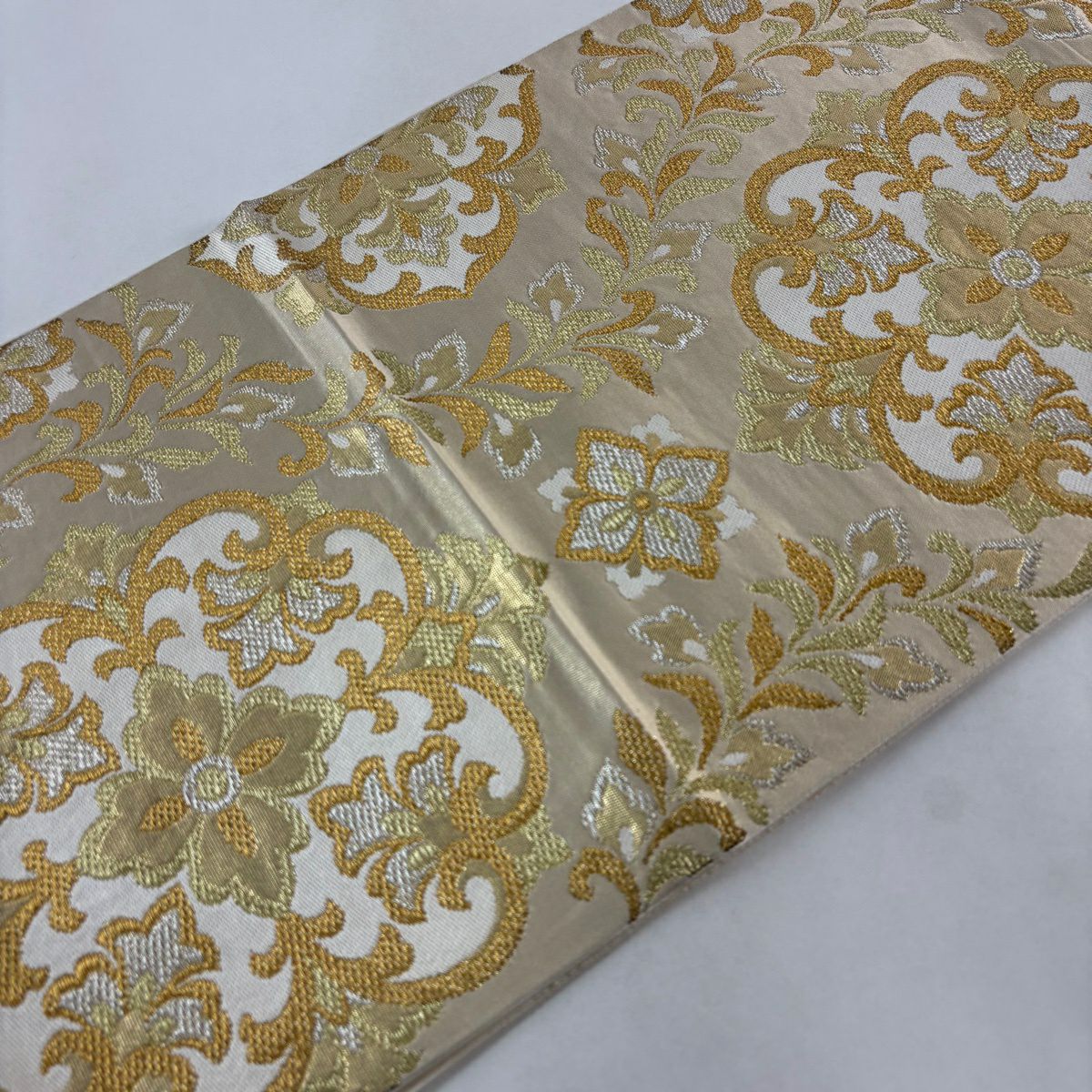 袋帯 秀品 川島織物 落款あり 華文 唐草 箔 金銀糸 ベージュ 六通 正絹