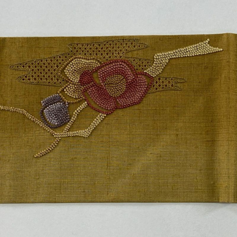 開き名古屋帯　光沢あるベージュの紬地に汕頭刺繍と相良刺繍の逸品　前柄2種類 開き名古屋帯 光沢あるベージュの紬地に汕頭刺繍と相良刺繍の