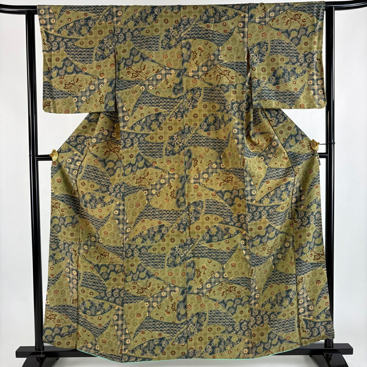 美品】 小紋 身丈161cm 裄丈62cm S 袷 紬地 草花 幾何学模様 よもぎ色