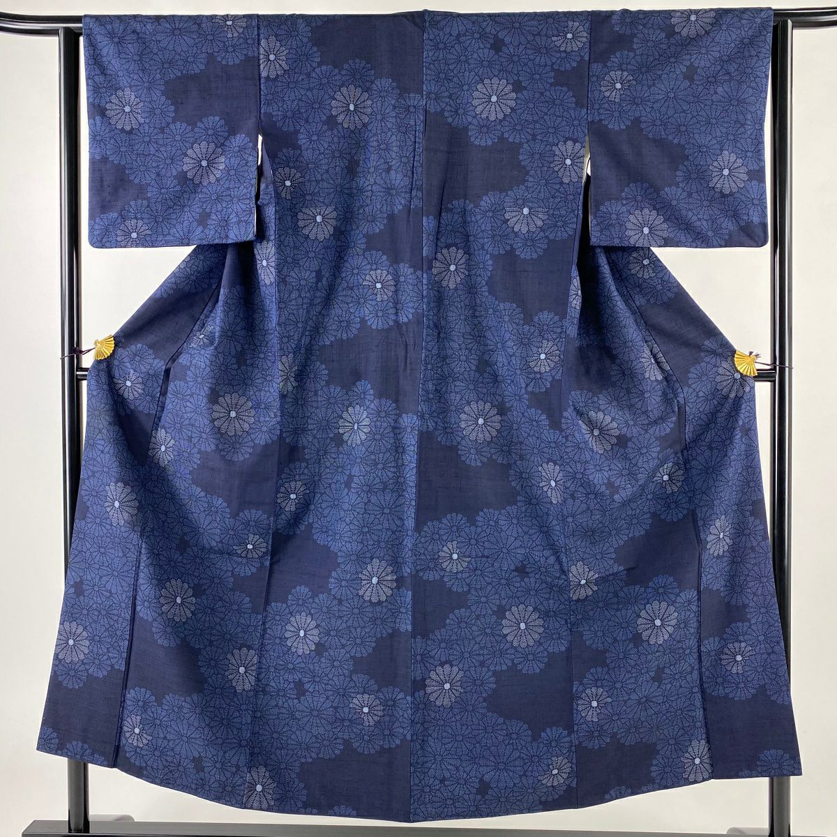 付下げ 身丈157cm 裄丈62cm S 袷 菊 萩 絞り 刺繍 黒 正絹 美品