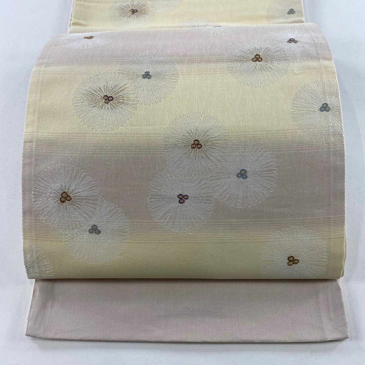 名古屋帯　絹　未使用品　クリーム色 六通柄　締めやすい　普段着着物　お茶席 名古屋帯絹未使用品クリーム色 六通柄締めやすい普段着着物お茶席