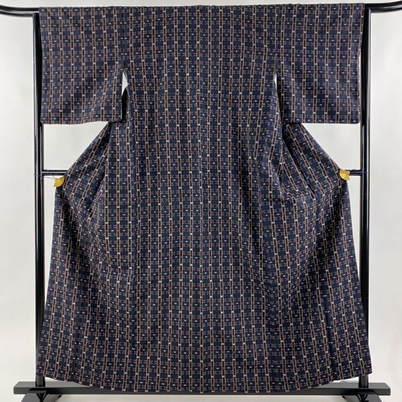 紬 身丈157.5cm 裄丈64.5cm M 袷 縦縞 幾何学 黒 正絹 美品 逸品
