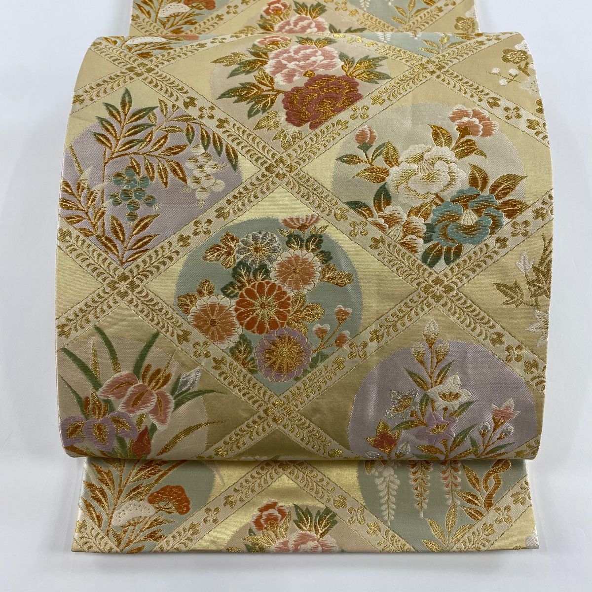 美品】 袋帯 秀品 几帳 松 刺繍 金銀糸 金色 お太鼓柄 正絹｜中古