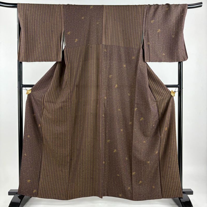 付下げ　袷　正絹　部分絞り　豆がら茶色　草花刺繍　身丈163裄66.5 付下げ 身丈160.5cm 裄丈69cm L 袷 落款あり 縞 草花 茶紫 正絹