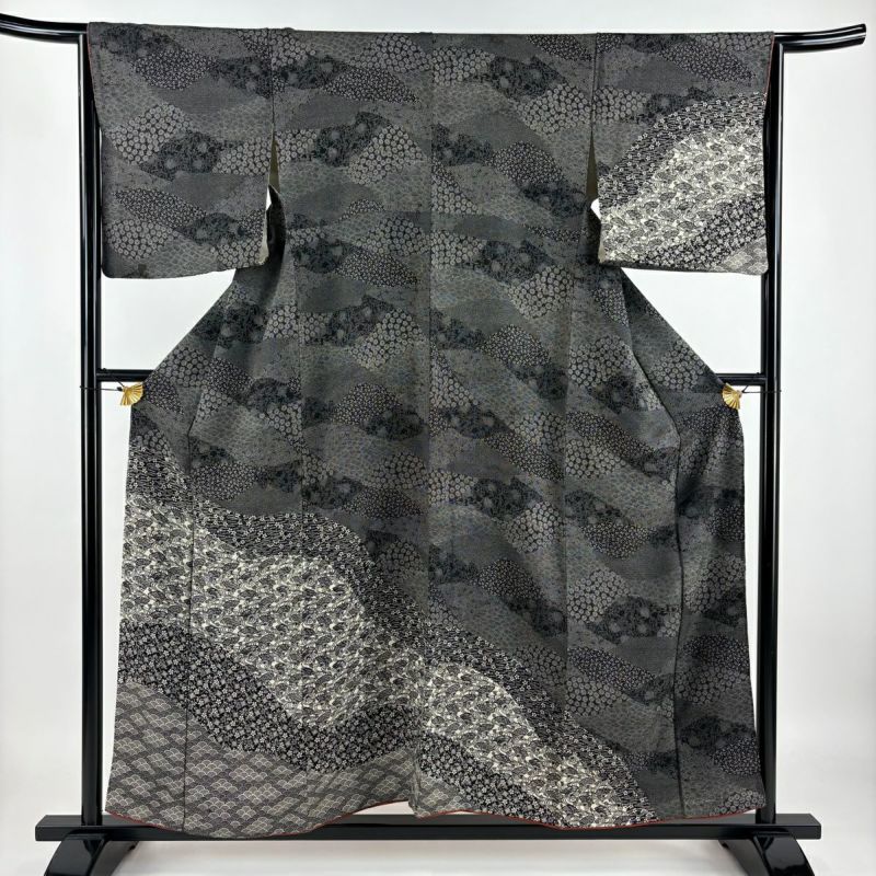 正絹　鏡裏に牡丹・菊・菖蒲模様訪問着　身丈162　裄64 訪問着 身丈162cm 裄丈62.5cm S 袷 草花 刺繍 銀通し 濃紺 正絹