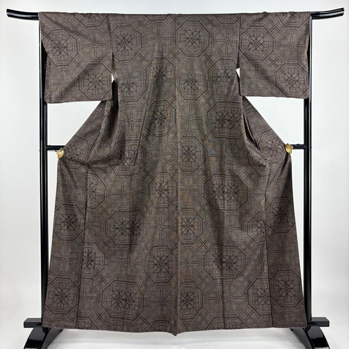 美品】 紬 身丈159.5cm 裄丈66.5cm M 袷 やまと 縦縞 幾何学模様 黒