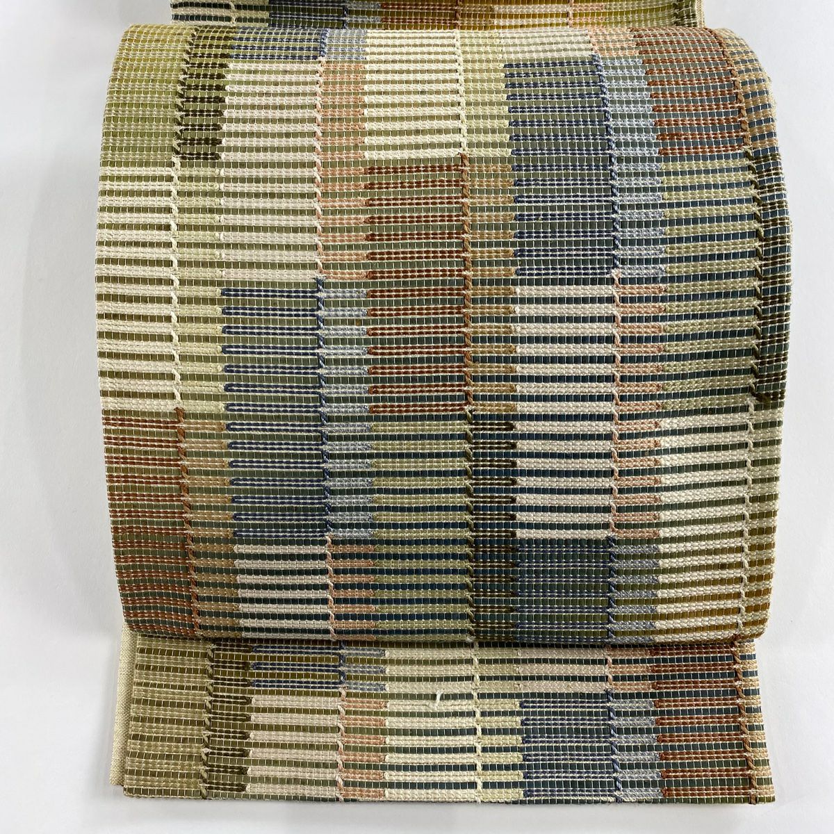 美品】 名古屋帯 名品 幾何学模様 段縞模様 金糸 箔 クリーム 正絹
