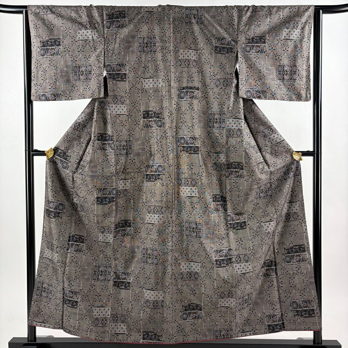 美品】 紬 身丈156cm 裄丈64cm M 袷 バチ衿 縦縞 幾何学模様 茶色 正絹