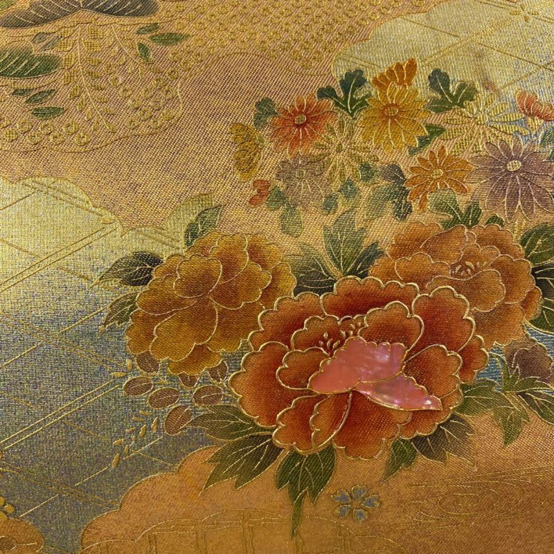 【名古屋帯】縮緬 作家物 草花模様 カジュアル　正絹　黄色系　９寸　アンティーク 名古屋帯 名品 草花 雲文 金銀彩 金色 正絹｜中古・古着