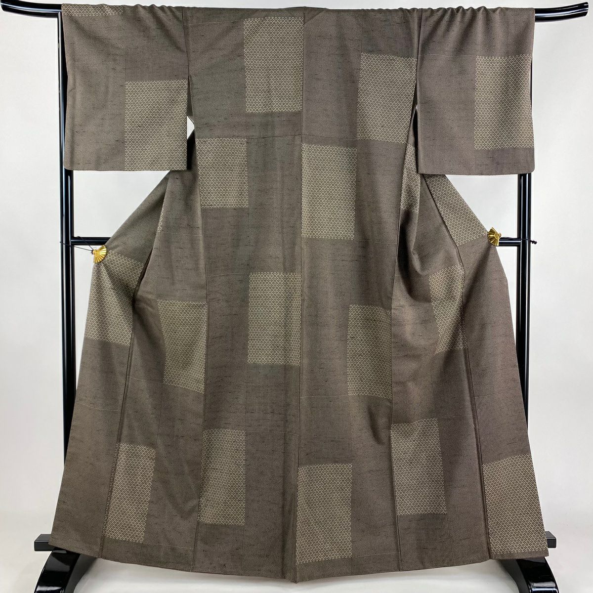 【特価】 裄丈68cm 身丈163.5cm 小紋 L 焦茶色 変わり市松 霰 紬地 袷 着物・浴衣