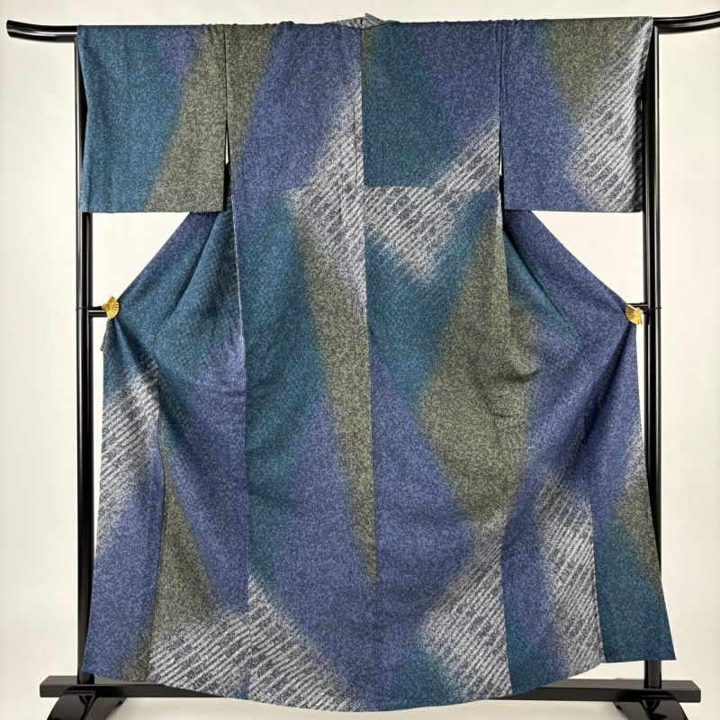 紬単衣（微格子文）裄66,5 シンプル系　正絹美品 小紋 身丈161cm 裄丈66.5cm M 単衣 紬地 やまと 幾何学模様 斜縞