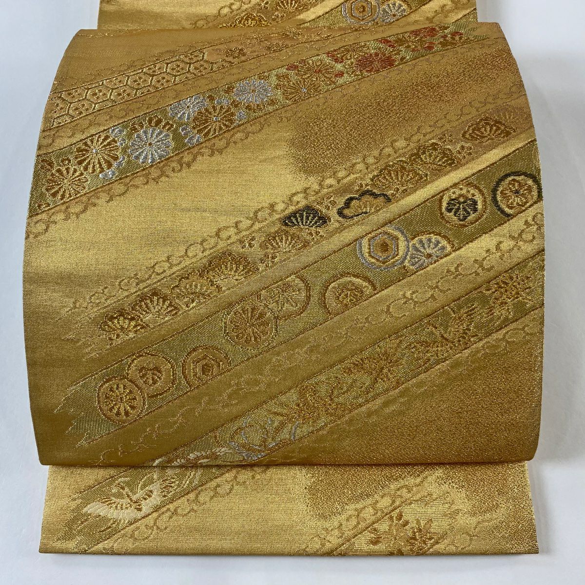 すずらん♦︎袋帯◆正絹◆古典柄♦︎金色♦︎金糸♦︎箔♦︎安土桃山時代の役者舞 袋帯 美品 秀品 華文 鳥 金糸 箔 金色 六通 正絹｜中古・古着