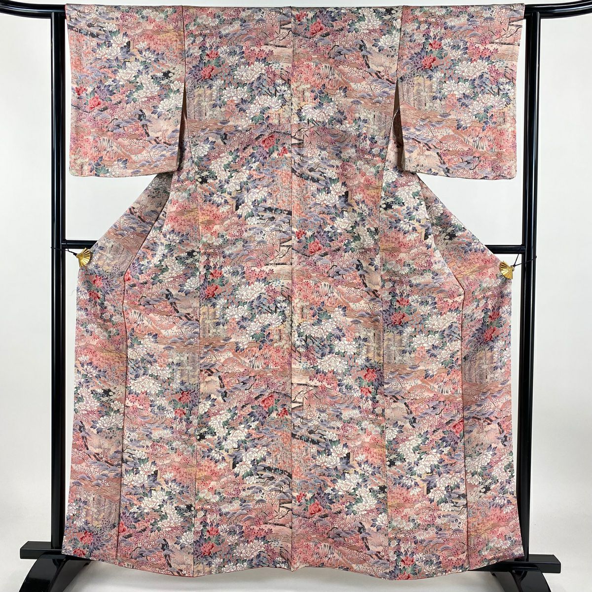 未使用　正絹　袷　草花と藤　縮緬小紋　身丈（肩から）165㎝ 小紋 身丈160cm 裄丈63cm S 袷 草花 波 縮緬 ピンク 正絹 美品