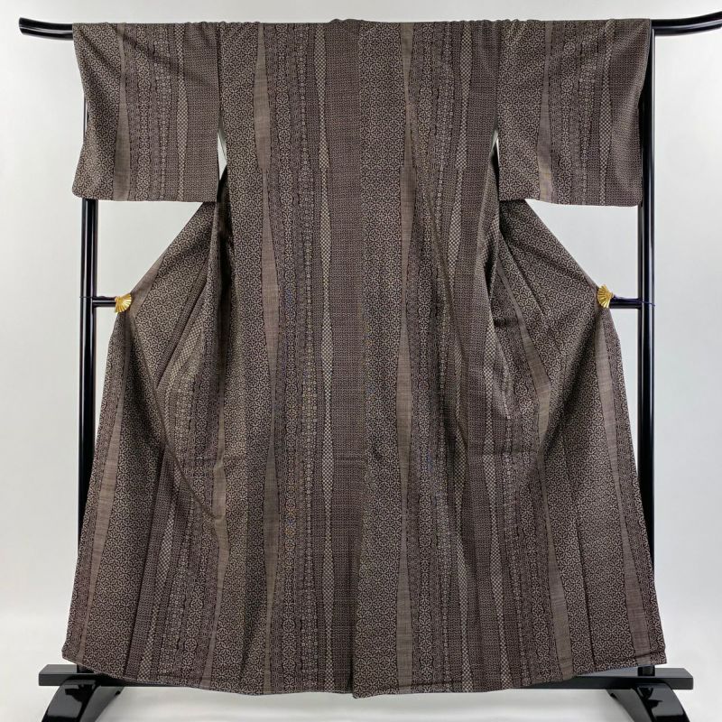 正絹　落款入り　生紬付け下げ「茶屋辻」裄丈67着丈161 紬 身丈160cm 裄丈68cm L 袷 有職文様 よろけ縞 焦茶色 正絹 美