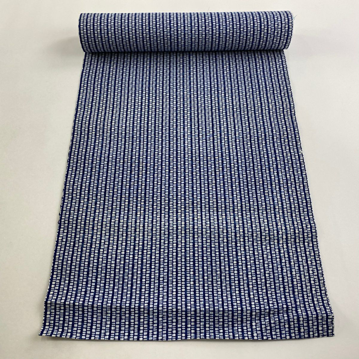 反物 優品 小紋 幾何学 藍色 綿｜中古・古着・リサイクル着物通販