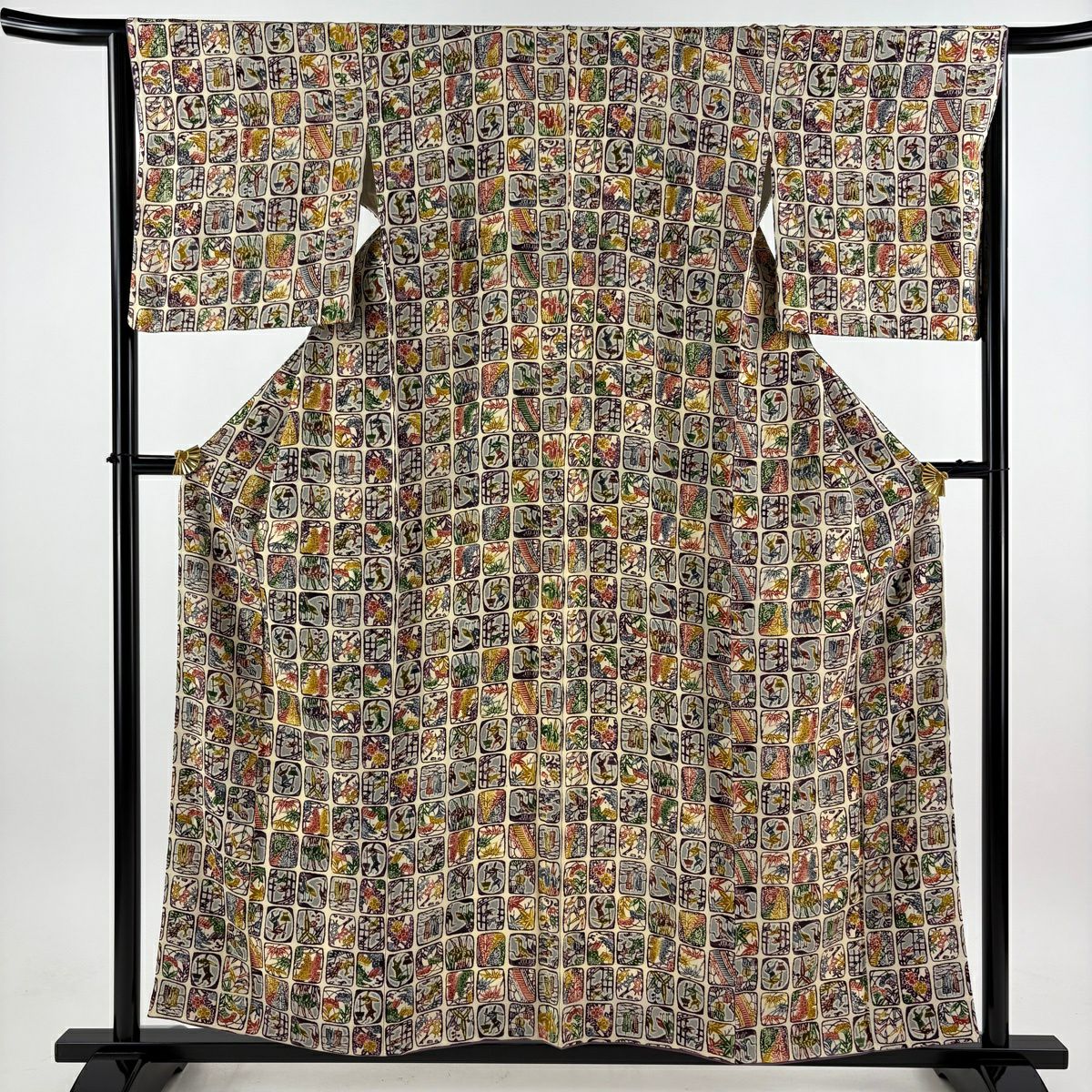 美品】 小紋 身丈157cm 裄丈65.5cm M 袷 うさぎ 草花 縮緬 ベージュ