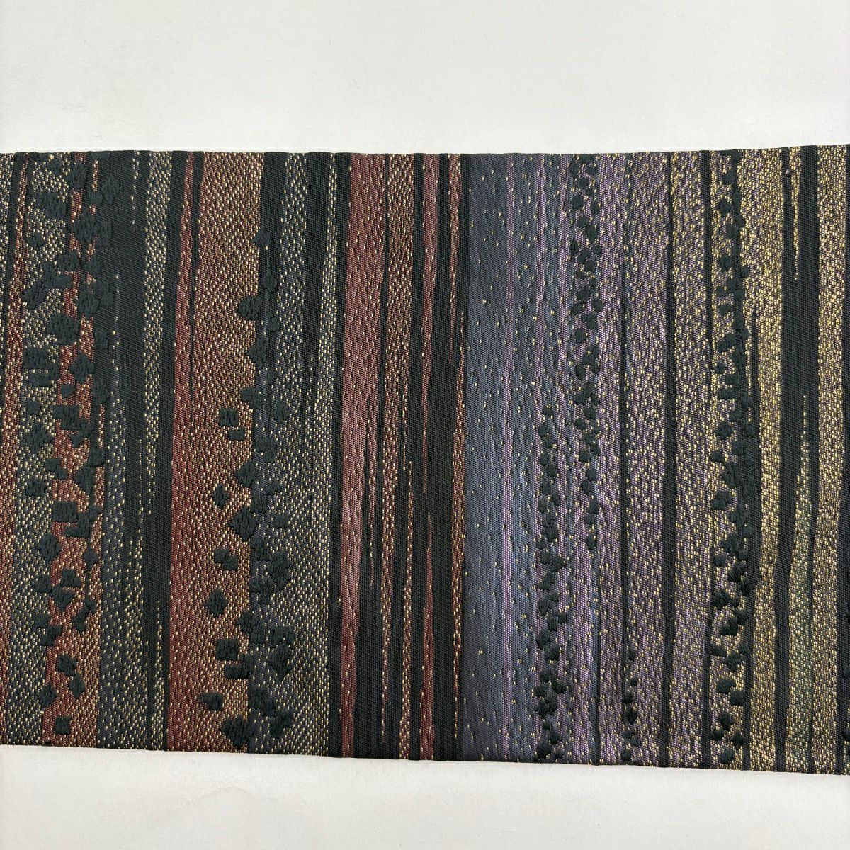 名古屋帯 黒に近い濃紺と茶とベージュ 幾何学模様正絹 名古屋帯 黒に近い濃紺と茶とベージュ 幾何学模様正絹