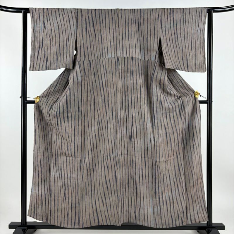紬単衣（微格子文）裄66,5 シンプル系　正絹美品 小紋 身丈155cm 裄丈62cm S 単衣 縞 絞り 灰紫 正絹 美品 名品