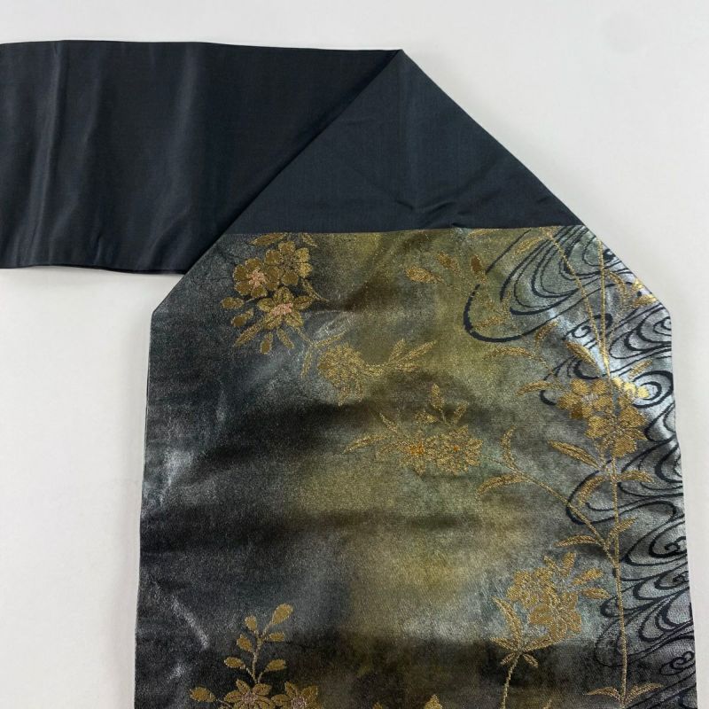 【新品未使用】 名古屋帯　吉祥文様　金糸 名古屋帯 優品 草花 流水 金糸 箔 黒灰 正絹｜中古・古着