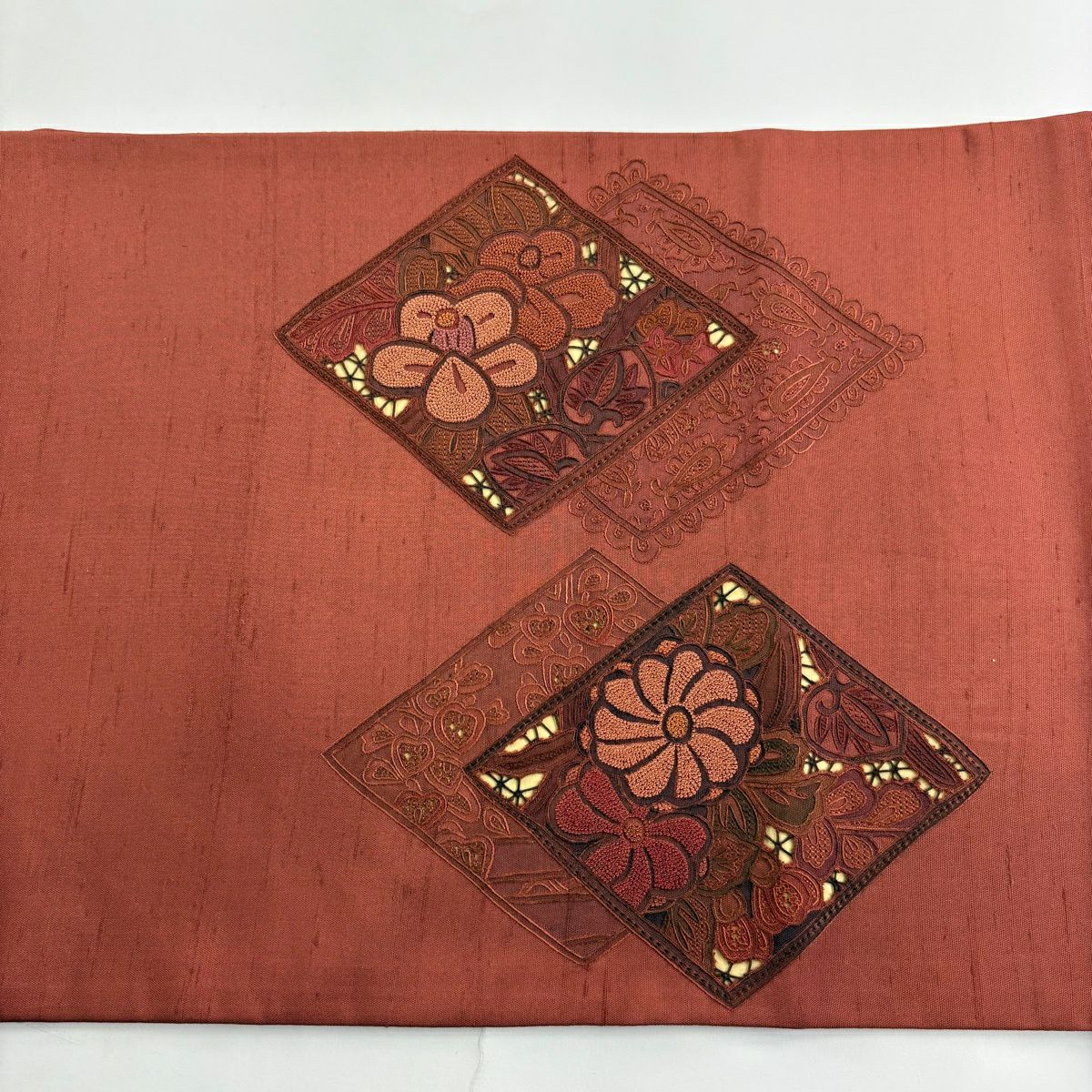 美品】 袋帯 秀品 紬地 菱 草花 刺繍 赤茶 お太鼓柄 正絹｜中古・古着