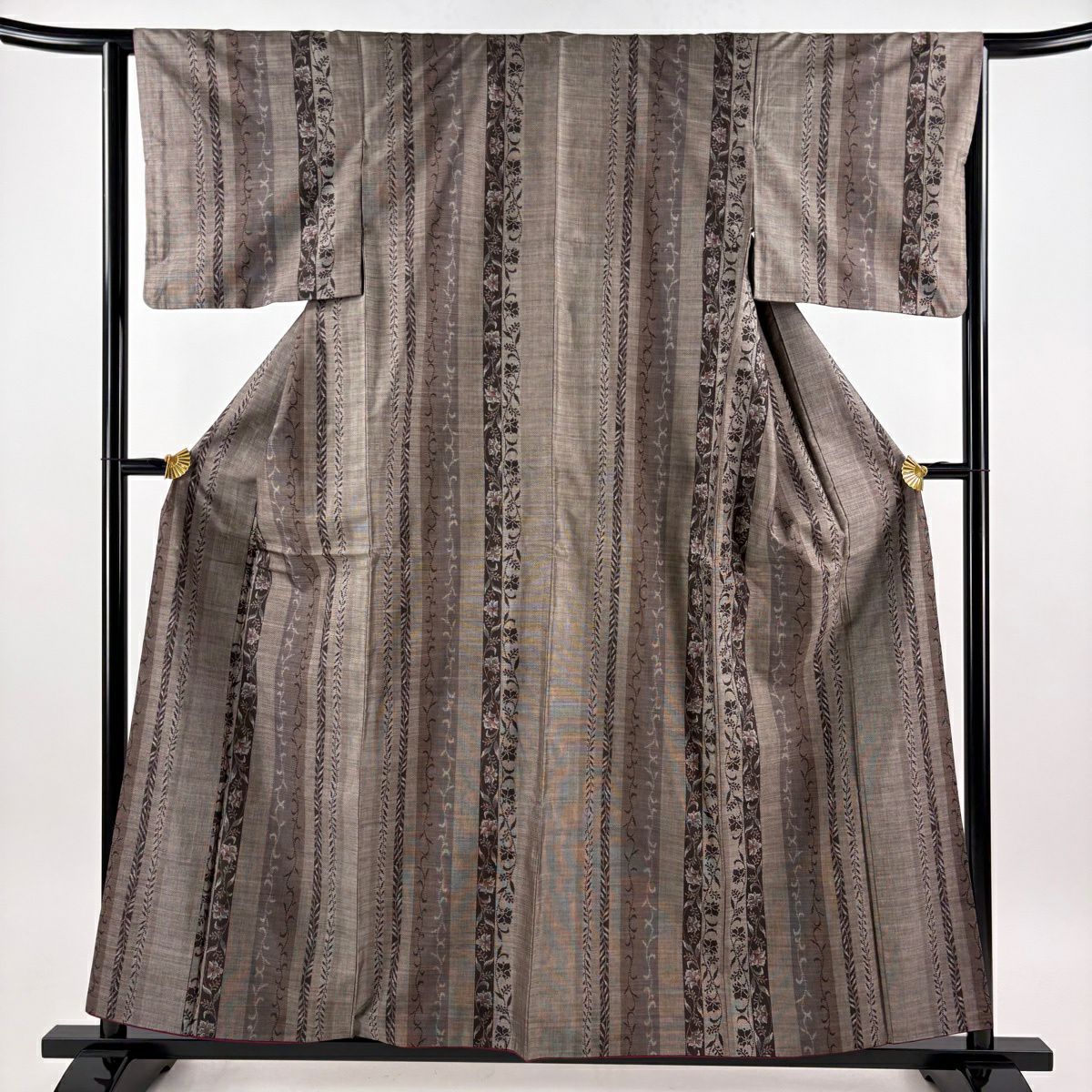 ★専用★紬 真綿紬 絞り 花文 紫系 バチ衿 身丈155cm 裄丈66cm 紬 真綿紬 絞り 花文 紫系 バチ衿 身丈155cm 裄丈66cm お洒落