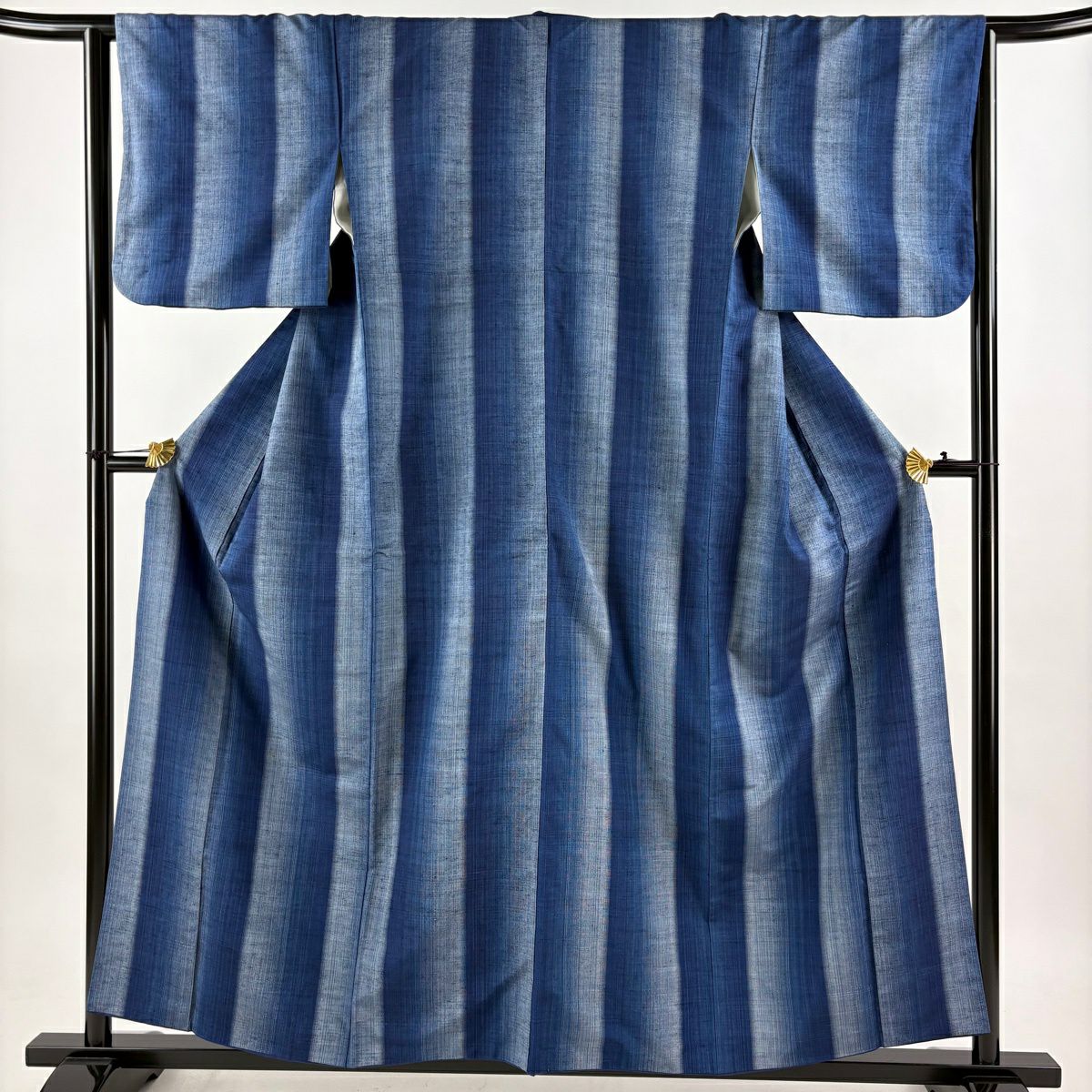 裄丈66.7 身丈159 伝統工芸 牛首紬 楽天市場】【中古】夏着物 『牛首紬』 白山工房 叩き染め縞市松