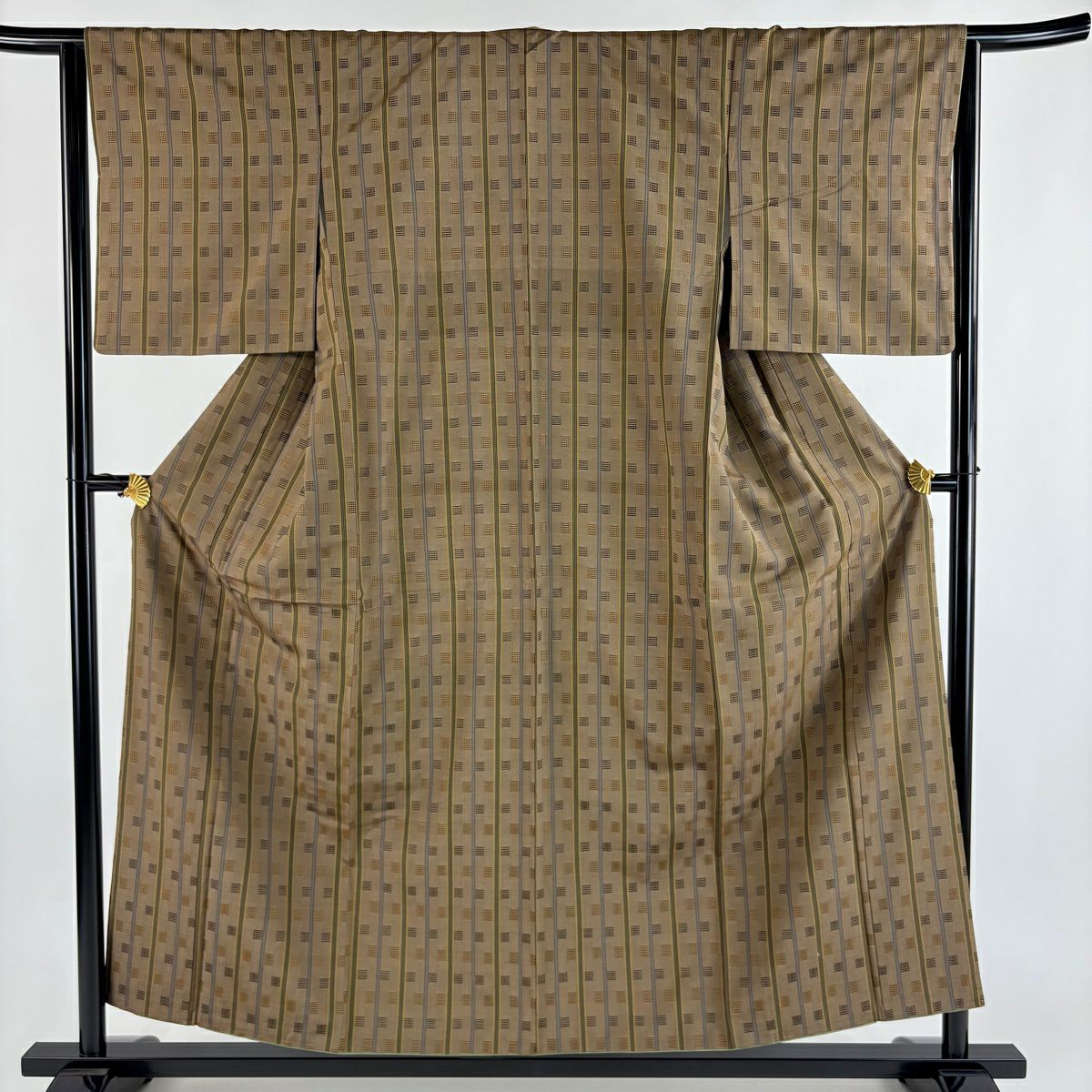 小紋　フルセット　紬　縦縞　大丸　モノトーン　シンプル　バチ衿　着物　H4 単衣 【きもの都粋】