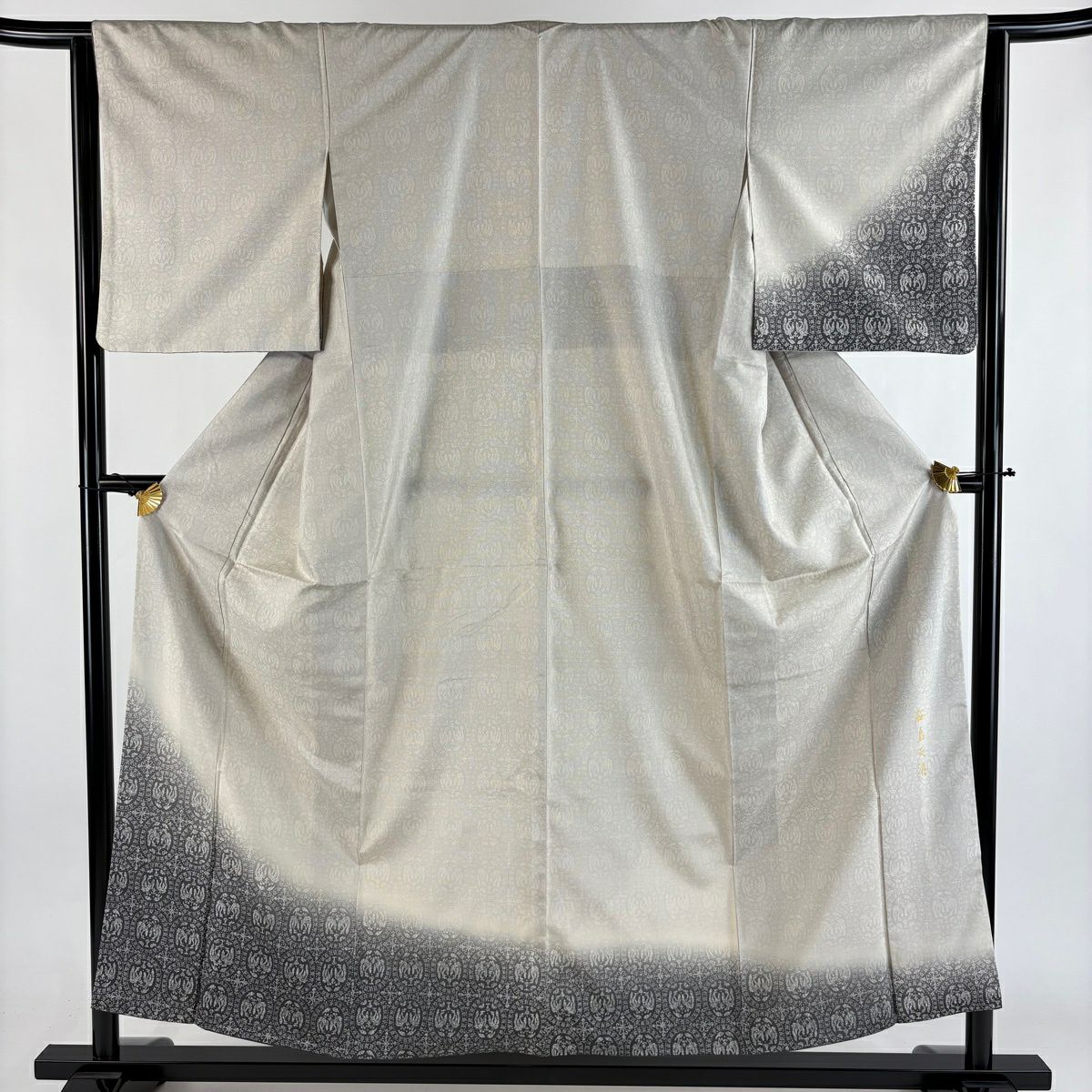 付下げ 身丈155cm 裄丈64cm M 袷 紬地 桜島灰染 向い鳥 ぼかし 灰色