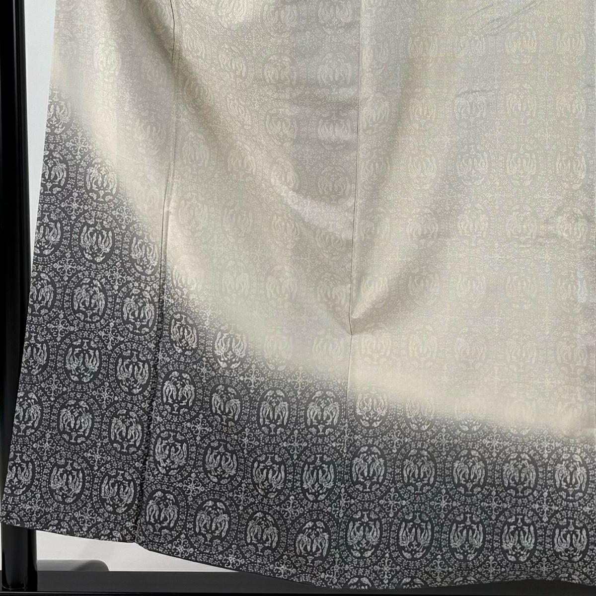 付下げ 身丈155cm 裄丈64cm M 袷 紬地 桜島灰染 向い鳥 ぼかし 灰色