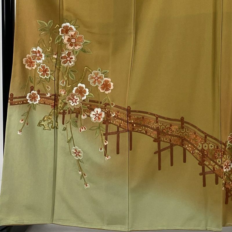 付下げ 身丈166cm 裄丈66.5cm M 袷 落款あり 橋 桜 刺繍 ぼかし 山吹茶色 正絹 美品 名品  一つ紋|中古・古着・リサイクル着物通販|バイセル オンライン