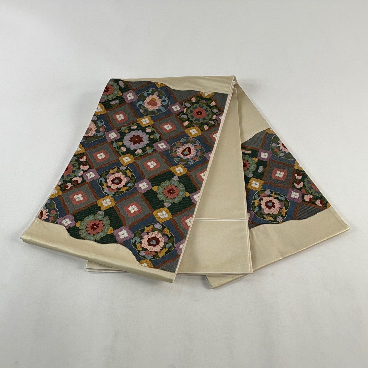 袋帯 お太鼓柄 正絹 地紋 銀通し 華文 刺繍 未使用 イ5596 袋帯 お太鼓柄 正絹 地紋 銀通し 華文 刺繍 未使用 イ5596 - メルカリ