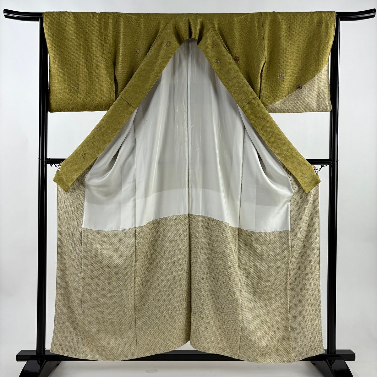 k187洗える訪問着 菱菊地紋 ややゆったり 身丈163裄丈66 付下げ 身丈157cm 裄丈66.5cm M 袷 菊 地紋 絞り 刺繍 からし色 正絹