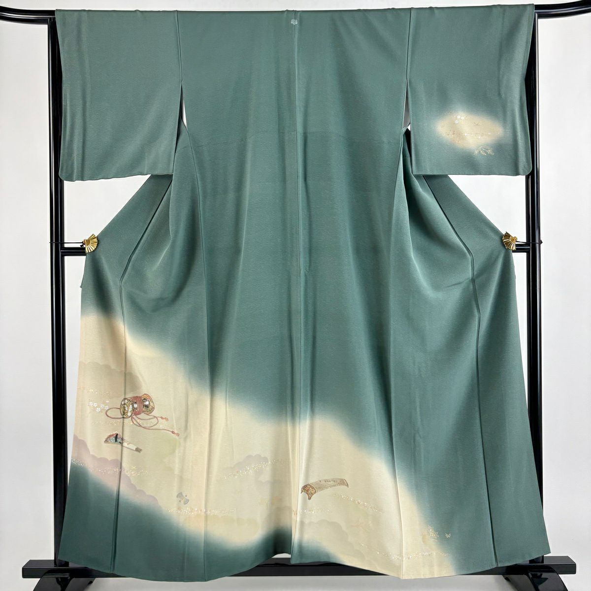 付下げ 身丈158.5cm 裄丈66cm M 袷 鼓 雲文 金彩 ぼかし 灰緑 正絹 秀