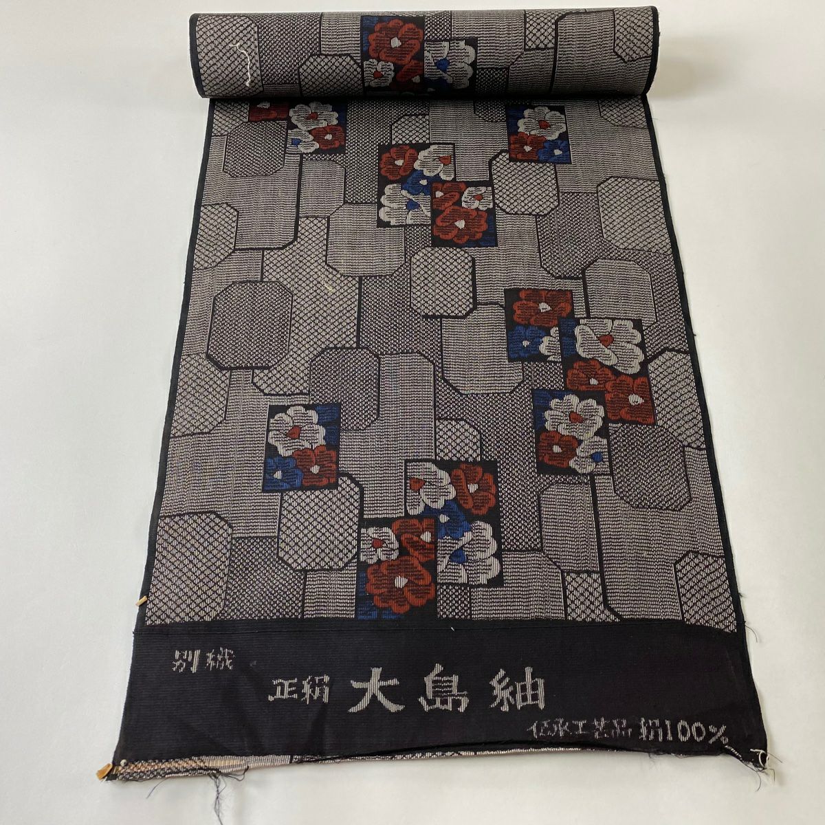 お値下 大島紬 反物 絹 幾何学模様 200275741.jpg