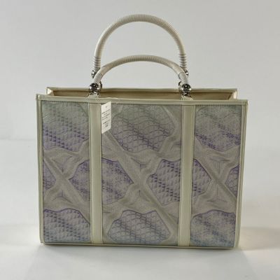 https://buysell.itembox.design/product/773/000002577319/000002577319-01-m.jpg