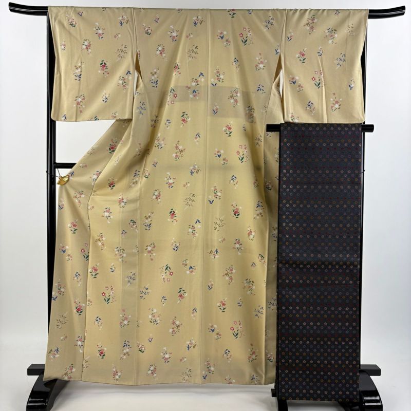 小紋 正絹 着物 七宝文様 淡黄檗色 吉祥文様 身丈157cm 小紋 正絹 着物 七宝文様 淡黄檗色 吉祥文様 身丈157cm - メルカリ