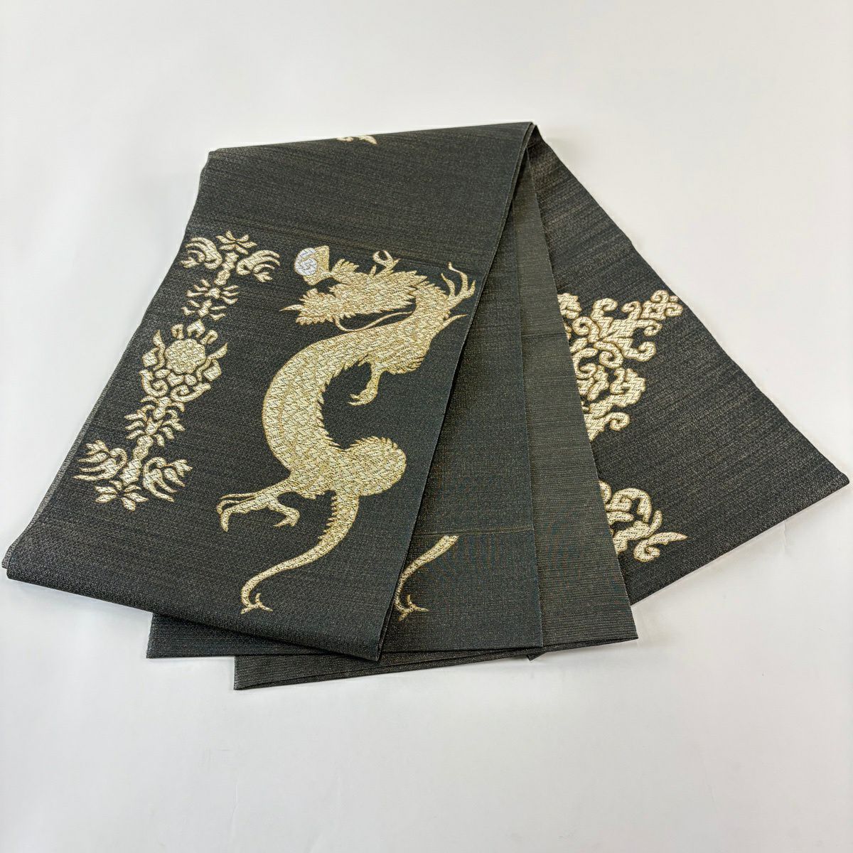 袋帯 美品 逸品 引箔本金紹巴 菱重ね鏡文 金糸 金色 お太鼓柄 正絹 美品 袋帯 逸品 花鳥 花菱 綴織 金銀糸 ベージュ お太鼓柄 正絹 中古